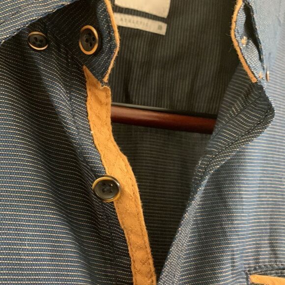 JB HOLT, long sleeve dress shirt, athletic fit, 100%cotton, great like new - Picture 4 of 12